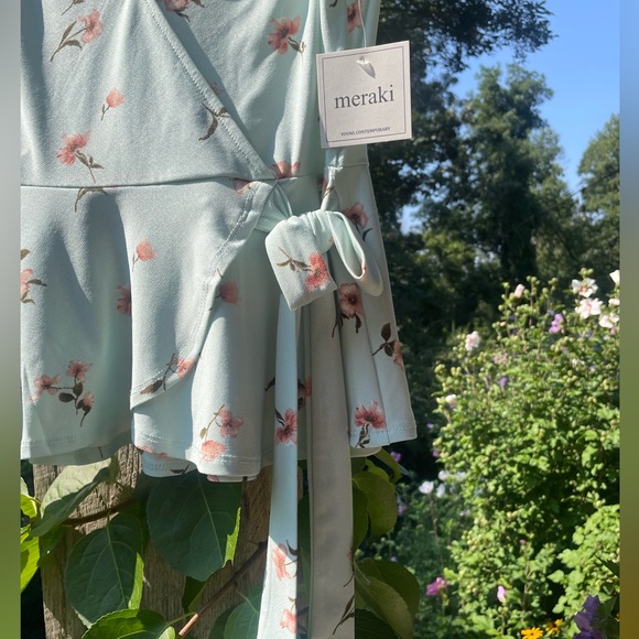 NWT Floral Blouse - Picture 4 of 6